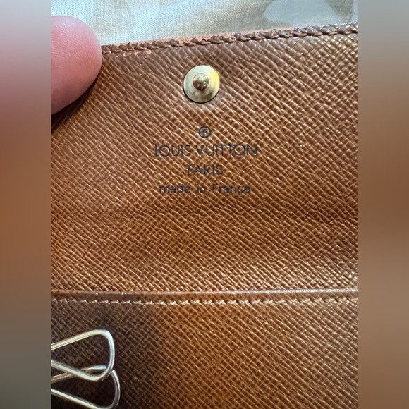 Louis Vuitton 4 key Holder - Picture 5 of 8
